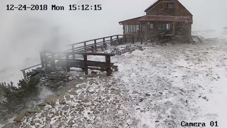 VIDEO Crveni alarm u Dalmaciji, puše orkanska bura, na Dinari snježna mećava