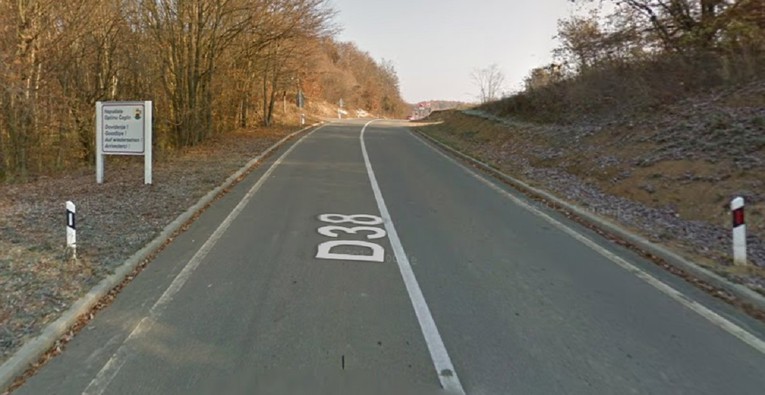 Motorist kod Đakova sletio s ceste