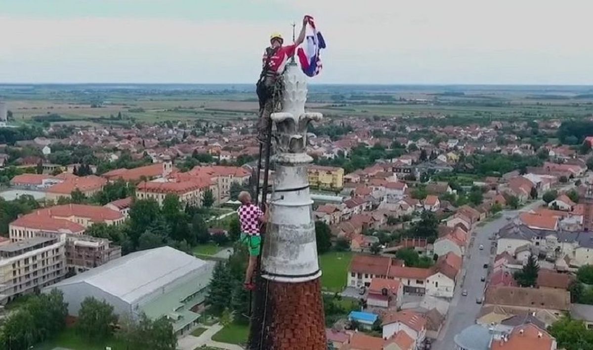 Popeli se na 84 metra visoke tornjeve katedrale i postavili zastavu Hrvatske