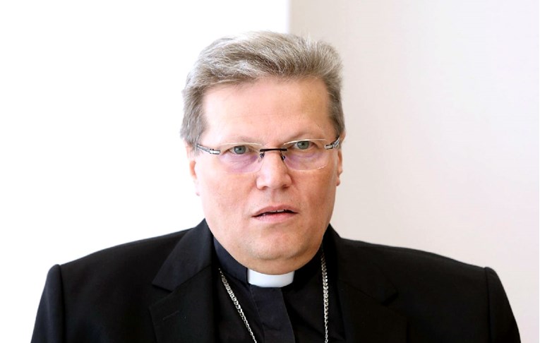 Nadbiskup Hranić kazneno prijavljen zbog širenja mržnje o gejevima
