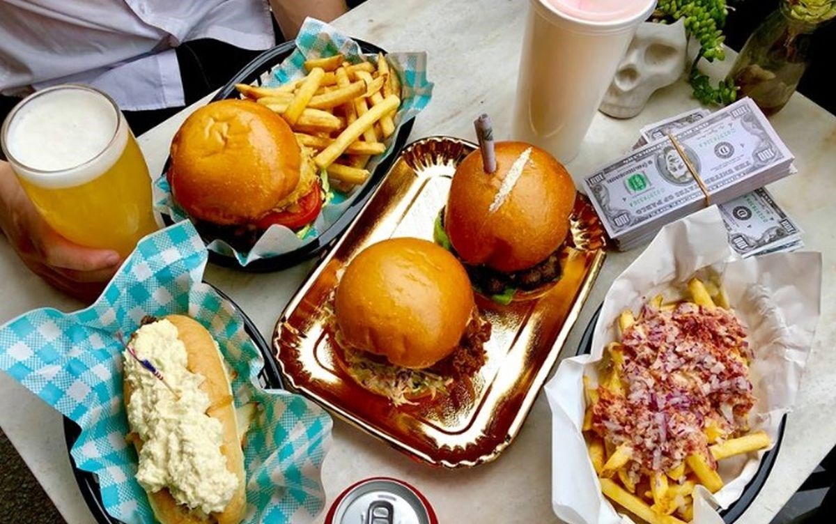 Restoran prodaje burger s lajnom bijelog praha, ljudi bijesni: "Što reći djeci?"