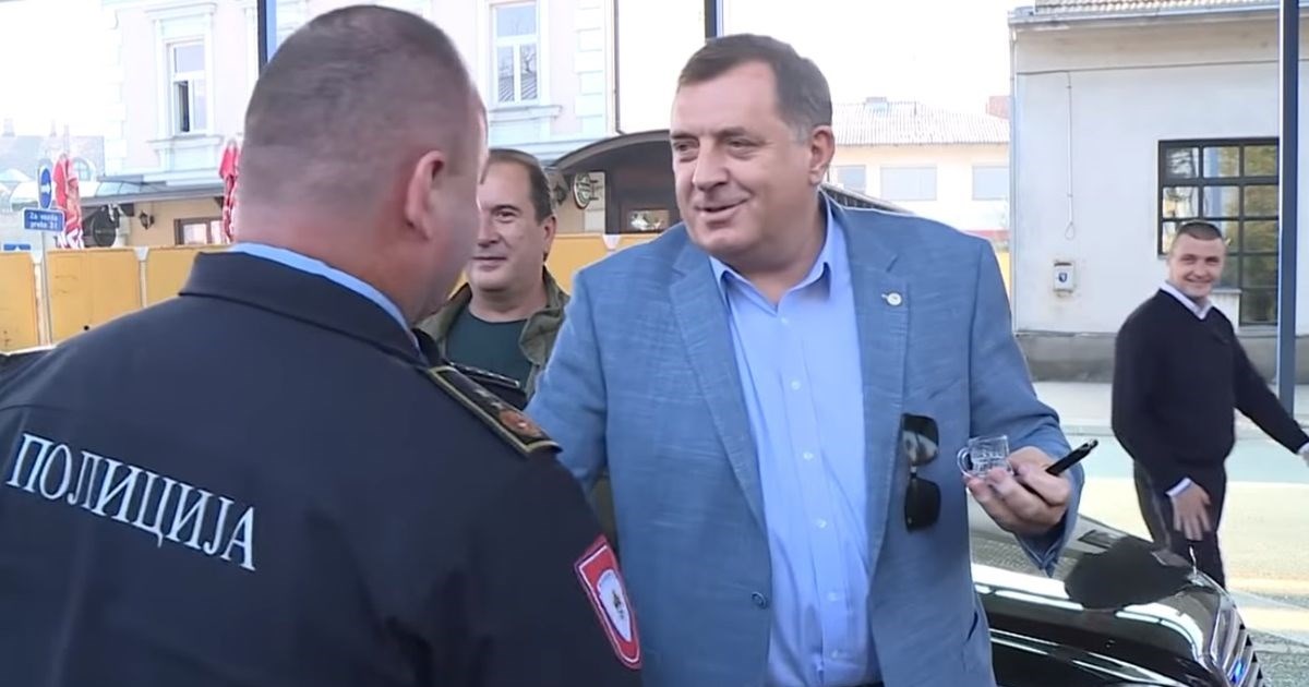 Dodik zbog unuka trusio rakiju i pjevao uz harmoniku na graničnom prijelazu