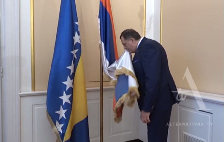 Dodik u Predsjedništvu BiH opet radi cirkus zbog zastave
