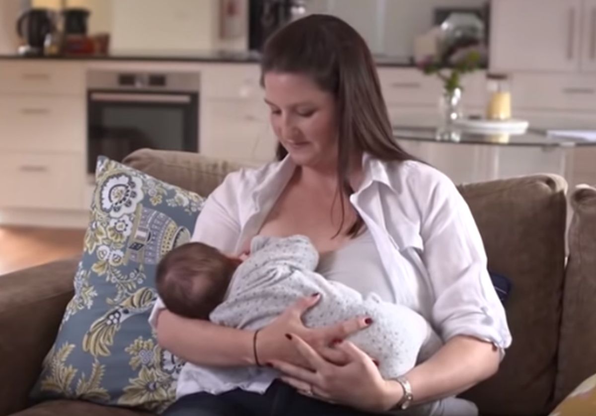 Mama zatekla dadilju kako poskrivećki doji njenu bebu, evo koji je izgovor imala