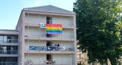U zagrebačkom studentskom domu netko objesio gej zastavu: "I mi tu živimo"