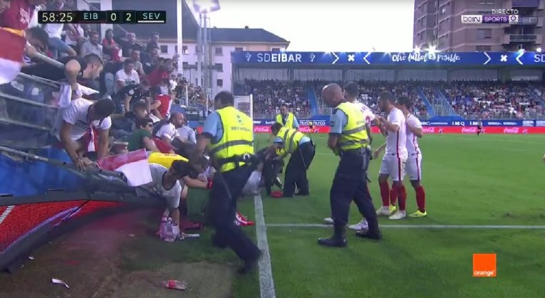 Usred utakmice popustila tribina s navijačima Seville, dvoje ozlijeđenih
