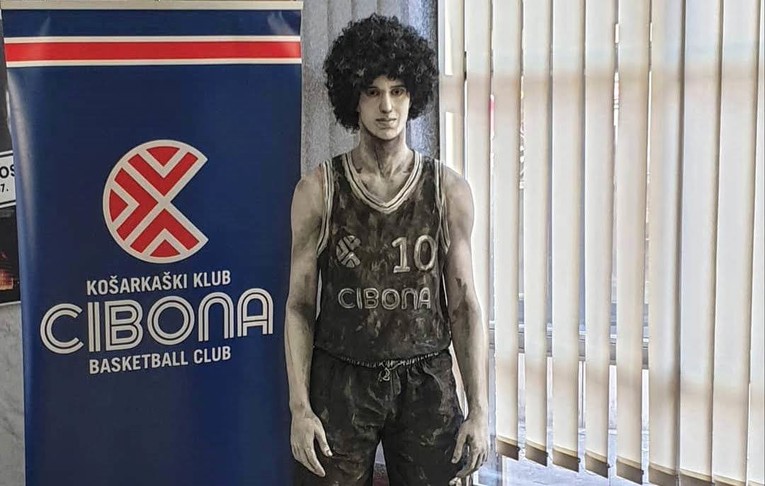 Umjetnica transformirala juniora Cibone u Dražena Petrovića