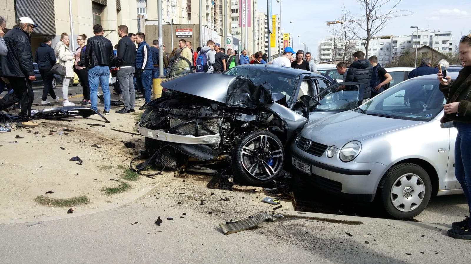 Sudar Audija i BMW-a u Zagrebu, dijelovi letjeli zrakom: "Kao da je bomba"