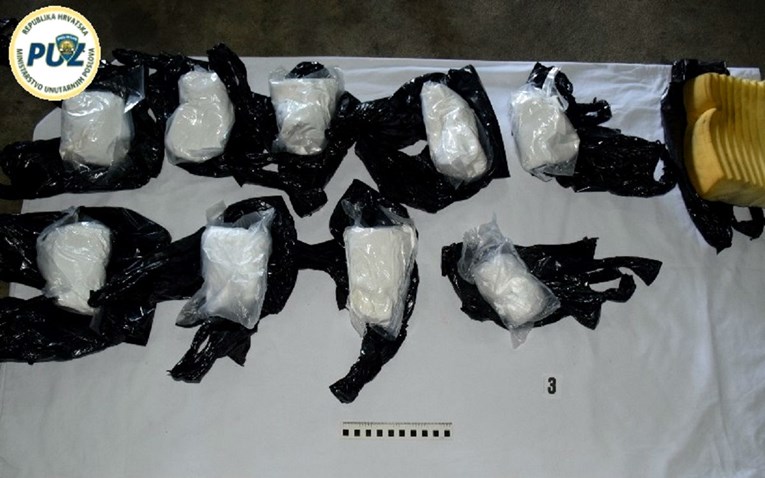 Na Bregani policijski pas otkrio više od 8,5 kila amfetamina