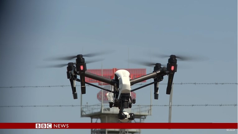 Dronovi više od 24 sata blokiraju londonski aerodrom. Kako je to moguće?