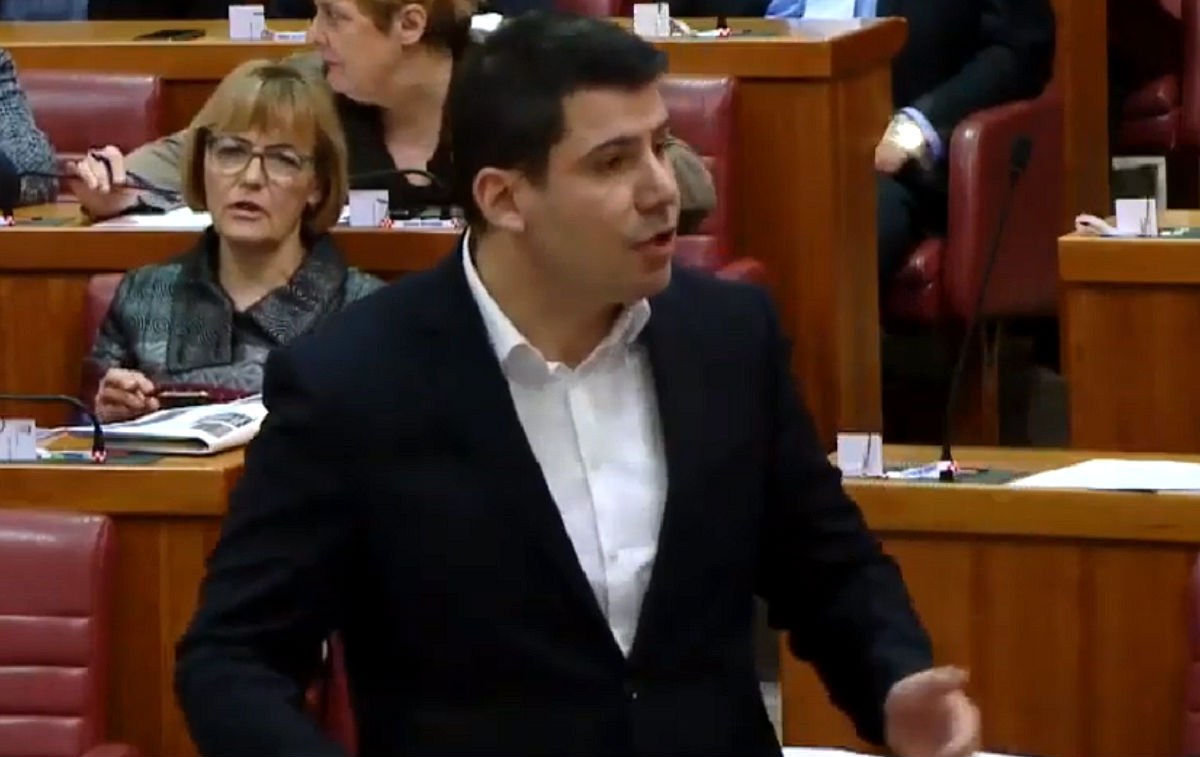 Grmoja i Jandroković u saboru urlali jedan na drugoga, pogledajte snimku
