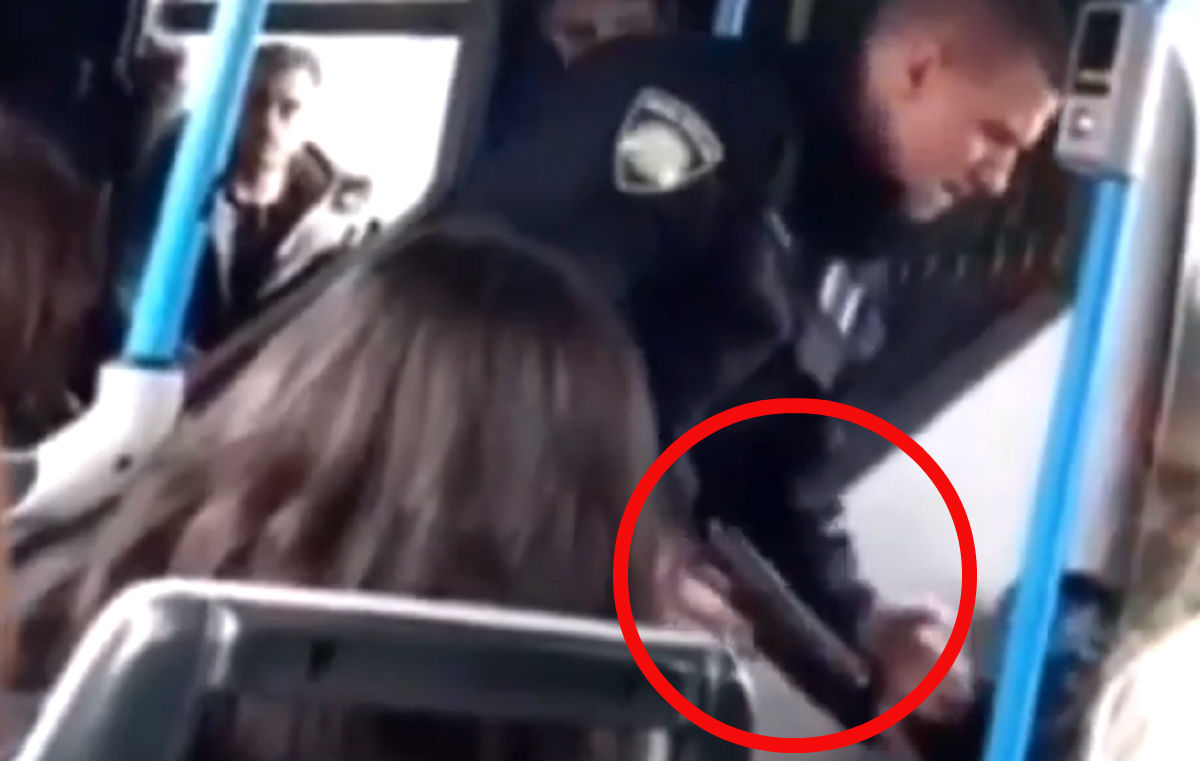 Policija uhitila muškarca u ZET-ovom busu zbog pištolja. Pogledajte snimku