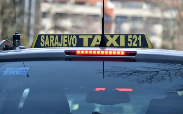 Sarajevski taksist izbacio autistično dijete i majku iz taksija
