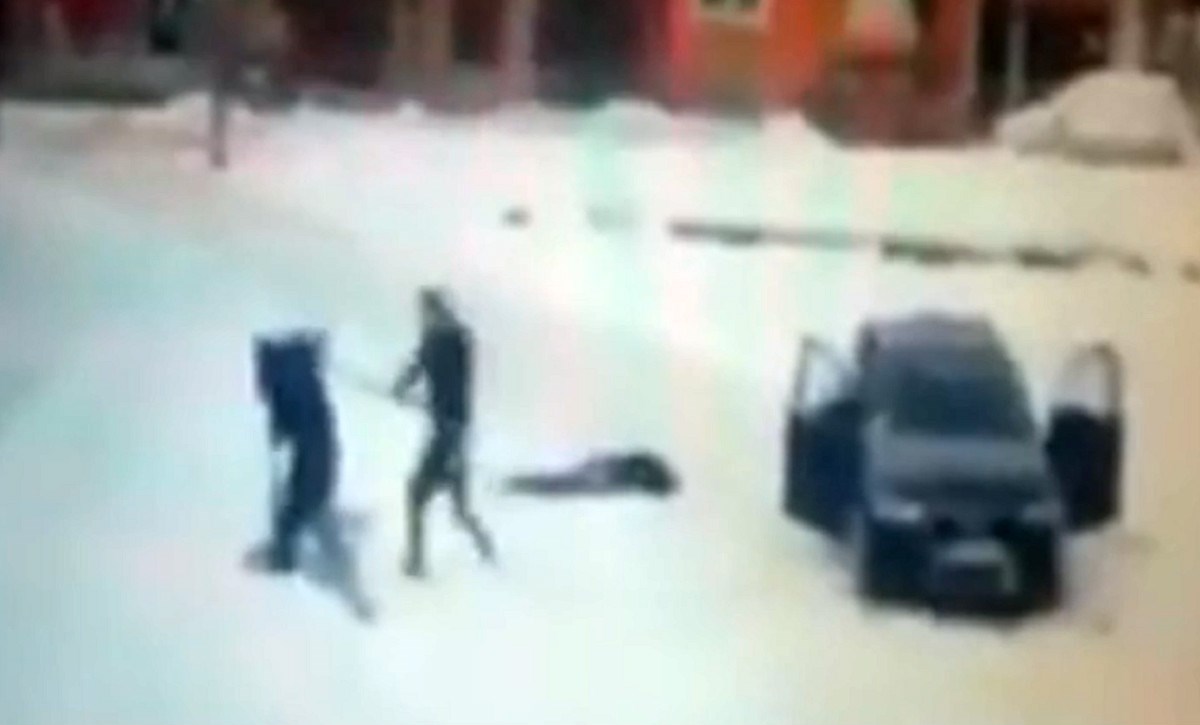 VIDEO Policajac i njegov prijatelj u Srbiji letvom prebili dvojicu tinejdžera