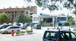 Umro Slovenac koji je pao s drugog kata hotela u Medulinu