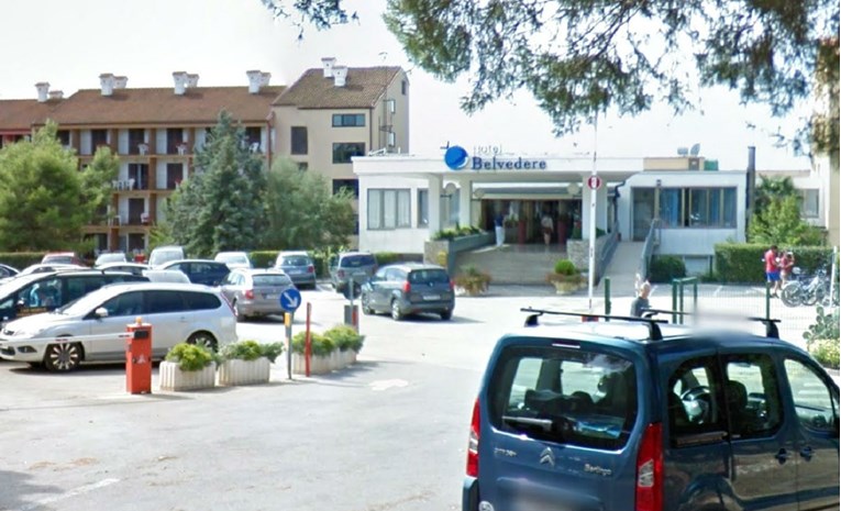 Umro Slovenac koji je pao s drugog kata hotela u Medulinu