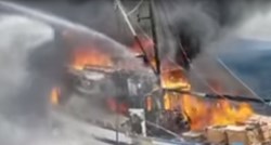 VIDEO Gorjela ribarica kod Ugljana, posadu spašavali drugi brodovi