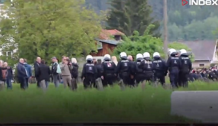 Pogledajte sukob antifašista i štovatelja Bleiburga, intervenirala policija
