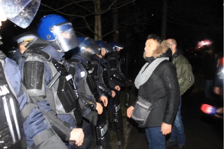 Banja Luka: Uhićen je političar, zabranjeni prosvjedi, ni traga Davidovom ocu