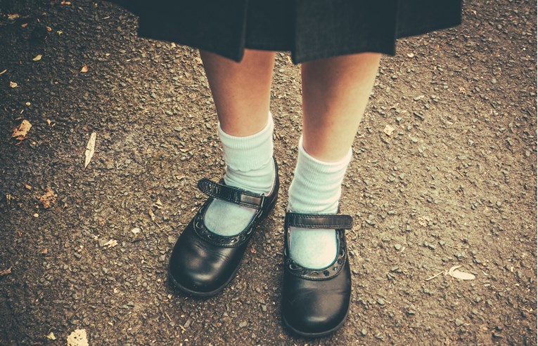 Majka natjerala katoličku školu u Londonu da dopusti djevojčicama da nose hlače