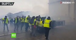 VIDEO Prosvjednici u Parizu pretukli policajca pa ga pustili