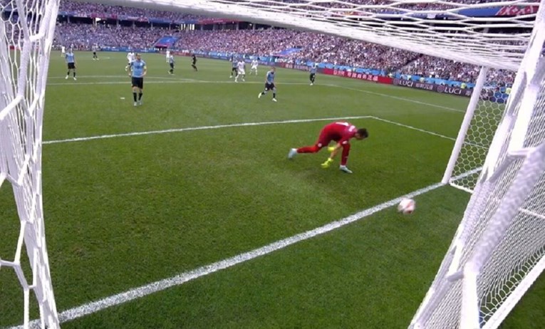 URUGVAJ - FRANCUSKA 0:2 Veliki kiks urugvajskog golmana gurnuo Francusku u polufinale
