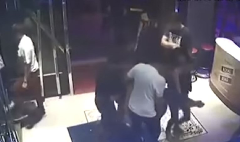 JEZIVA SNIMKA Četiri muškarca na Tajlandu iznijela pijanu curu iz kluba, silovali je i ubili