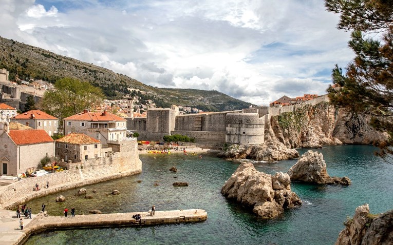 U Dubrovniku uhićen 72-godišnji pedofil, napastovao je 9-godišnju curicu