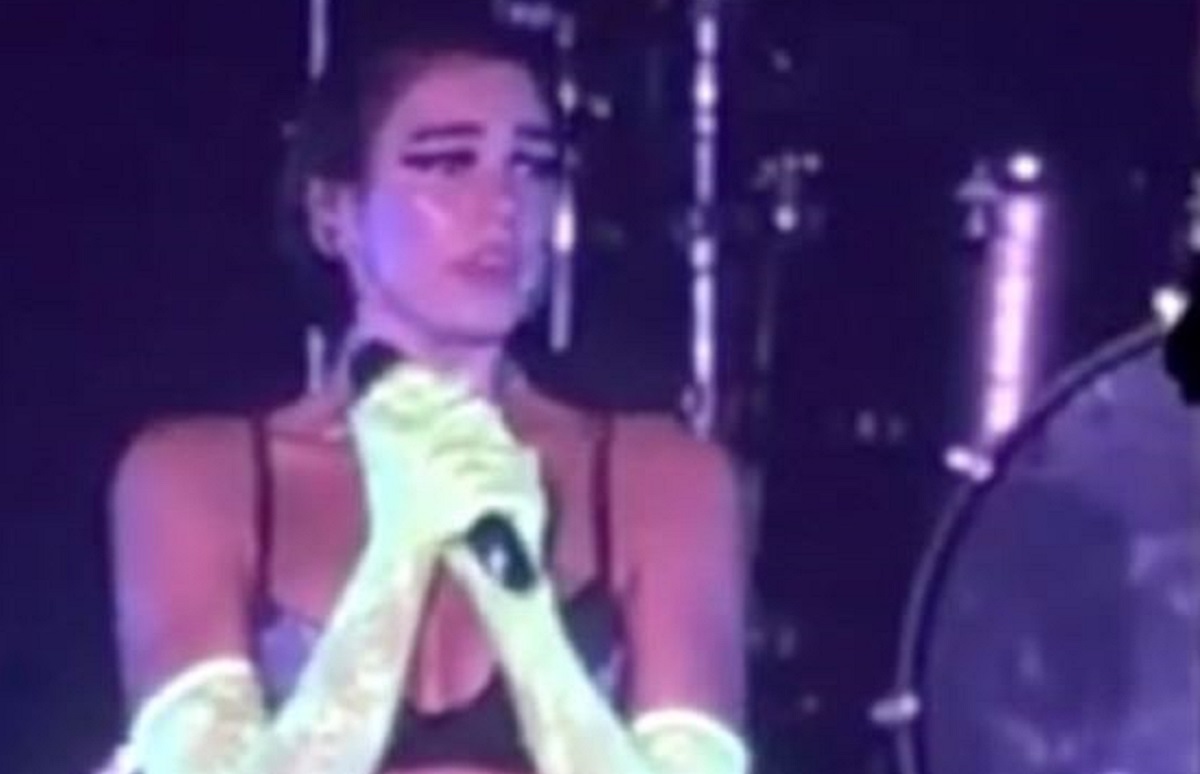 Dua Lipa rasplakala se na pozornici, policija nasilno izbacila fanove