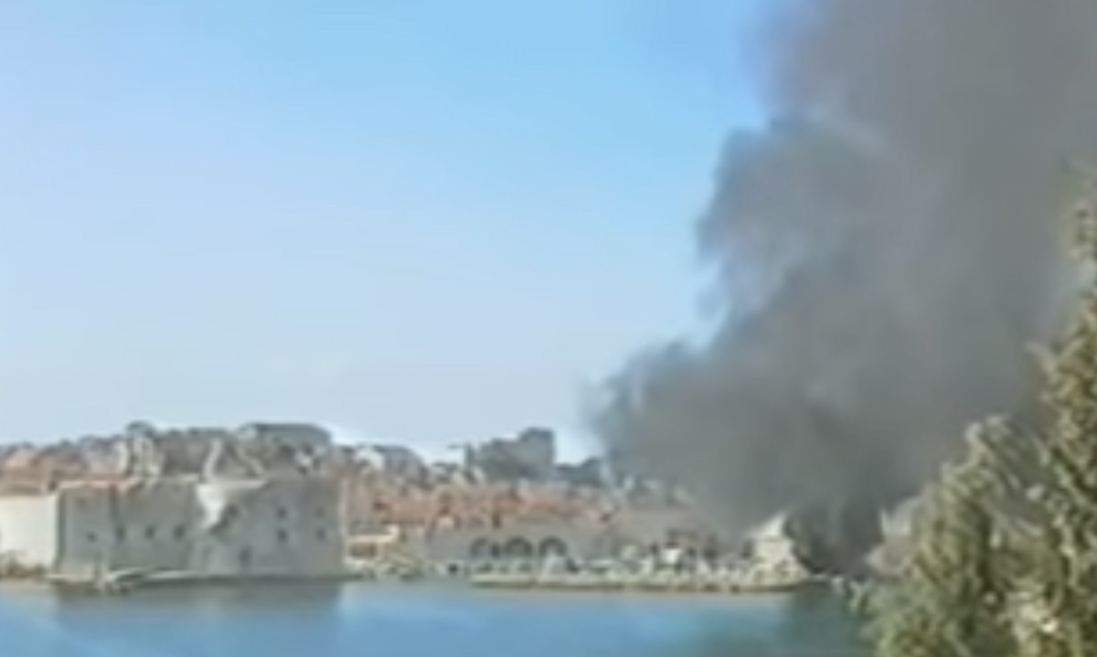 Dubrovnik je danas turistički biser. Na današnji dan 1991. je gorio