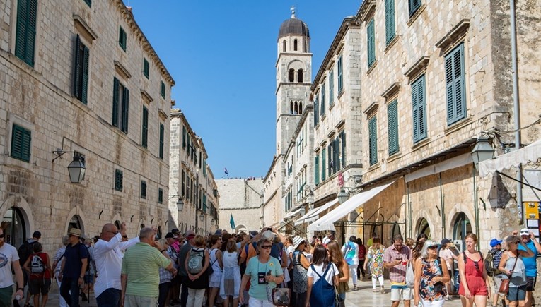Associated Press: Dubrovnik je ugrožen zbog navale turista