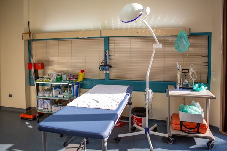 Alarm u dubrovačkoj bolnici: Nema liječnika i sestara, spajaju se odjeli