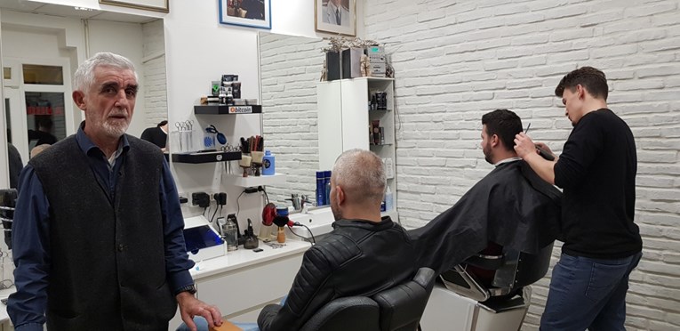 Đuka od 1979. godine ima brijačnicu u Zagrebu. Prvi je uveo plaćanje bitcoinom