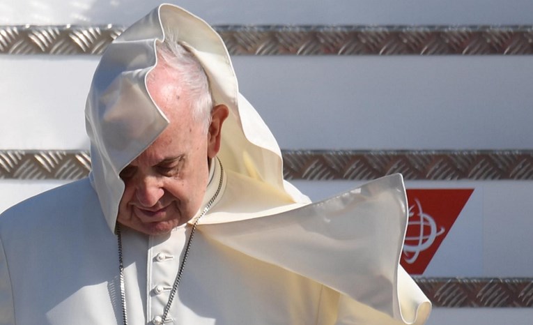 Bivši dužnosnik Vatikana optužio Papu da je štitio jednog kardinala pedofila