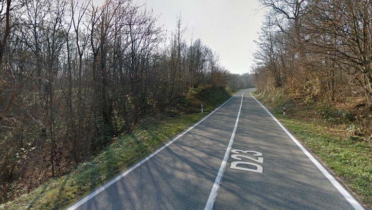Auto sletio s ceste kod Generalskog Stola i zapalio se