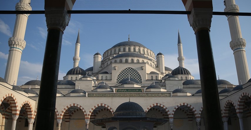 Otvorena najveća džamija u Turskoj. Može primiti 60.000 vjernika