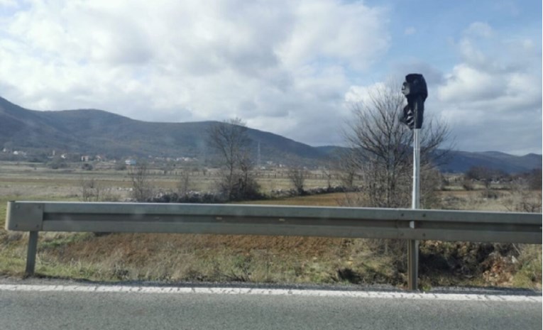 U Dalmaciji na cesti montirana sofisticirana kamera. Već danas je prekrivena