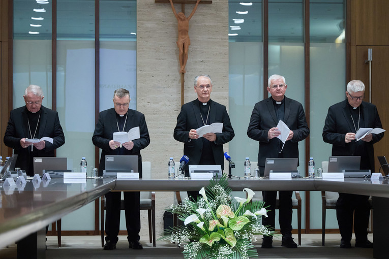 Počela biskupska konferencija. Kutleša: Zajedno s papom molimo za mir