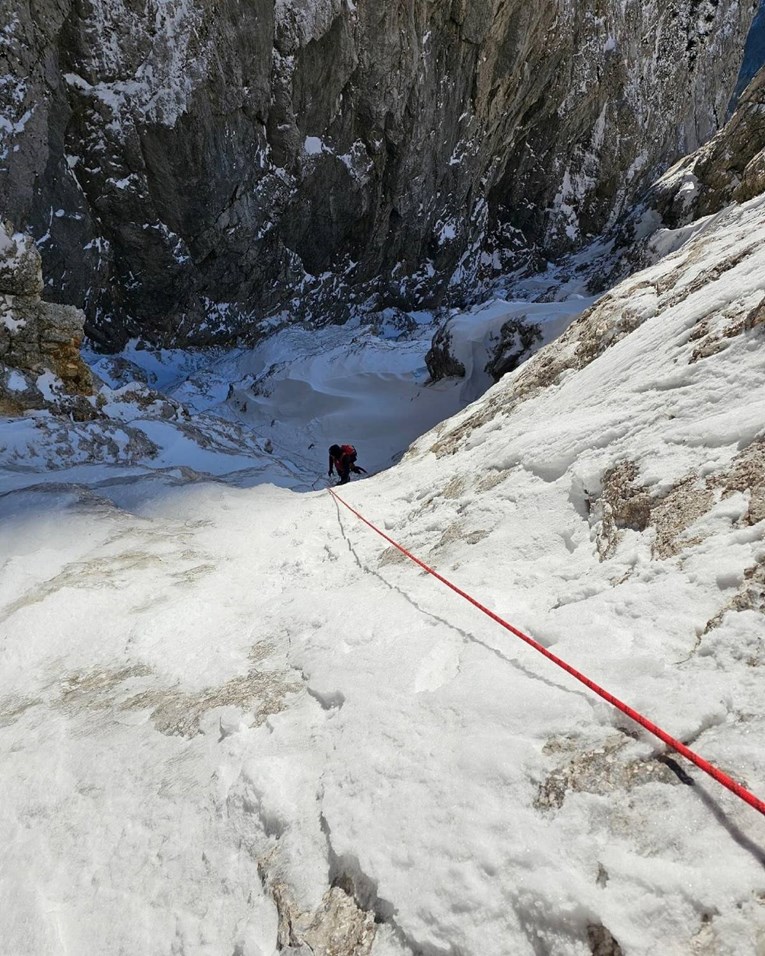 Tijelo nestalog mađarskog planinara nađeno u Sloveniji. Bilo pod dva metra snijega