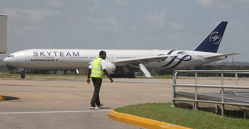 U avionu u Africi umro slijepi putnik pa vlasti iselile naselje oko aerodroma