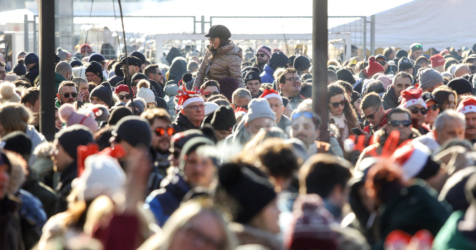 FOTO U Fužinama dočekali Novu godinu u podne