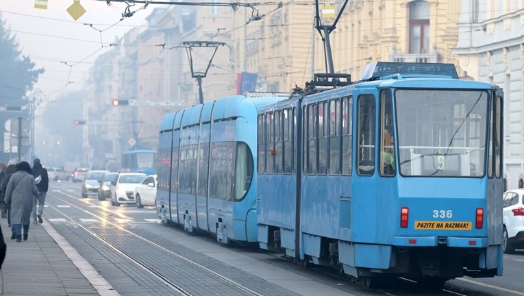 FOTO Prometni kolaps jutros u centru Zagreba, tramvaji stajali