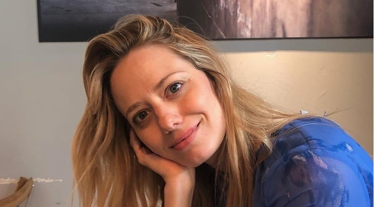 Veljača objavila fotku na kojoj pleše na stolu: Svirali su Devojku sa čardaš nogama