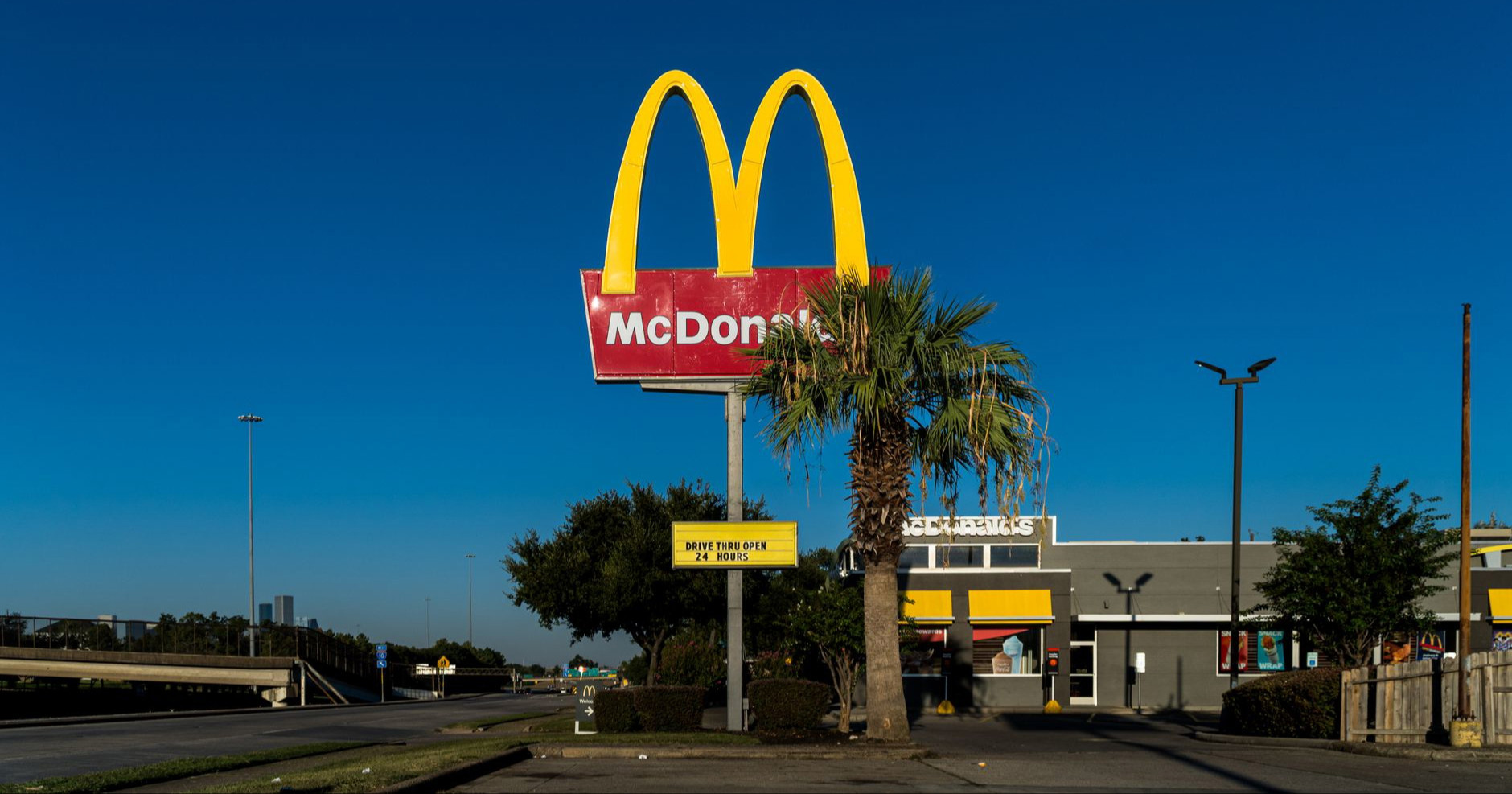 McDonald's u SAD-u mora na sud zbog mesa u McRibu