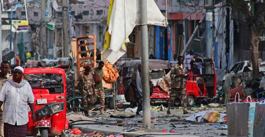 Najmanje 100 mrtvih i 300 ozlijeđenih u eksplozijama automobila bombi u Somaliji