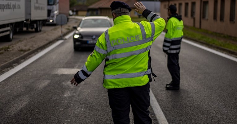 Slovačka policija: Hrvatski navijač (20) drogiran pokušao autom pregaziti policajce