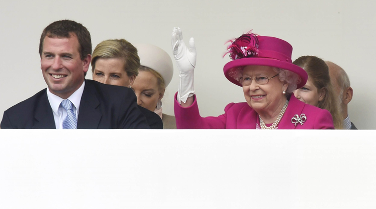 "Omiljeni unuk kraljice Elizabete" pokušava pomiriti Williama i Harryja