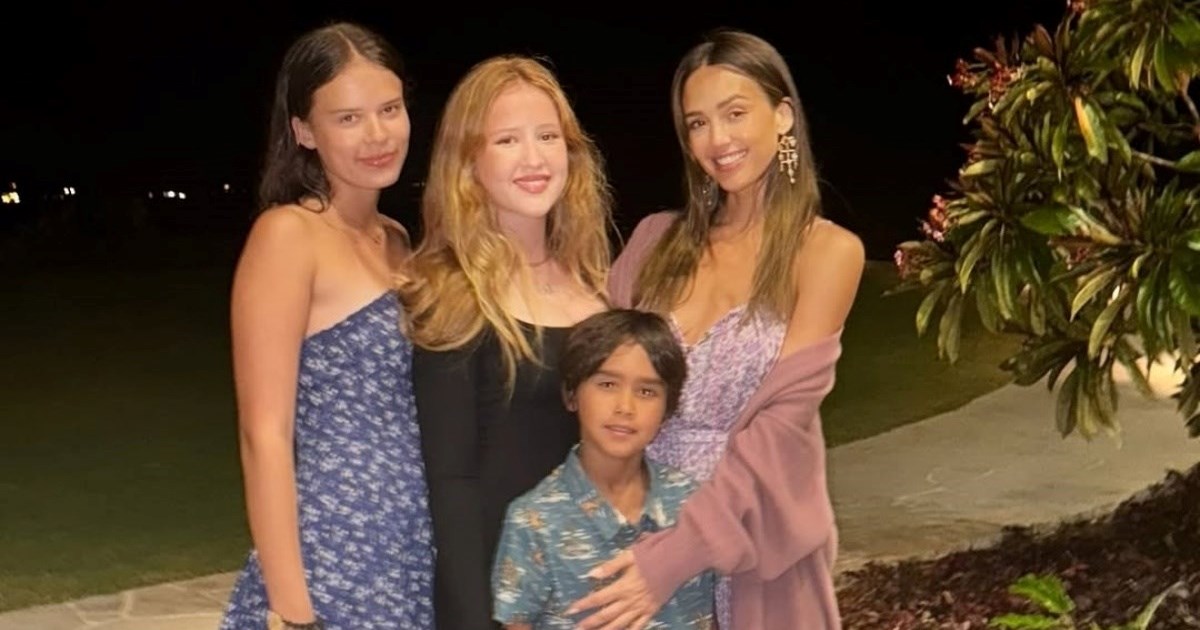 Jessica Alba nakon razvoda objavila fotke s odmora, s djecom uživala na Havajima