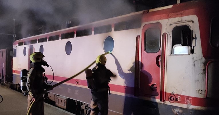Izbio požar na vlaku u Metkoviću