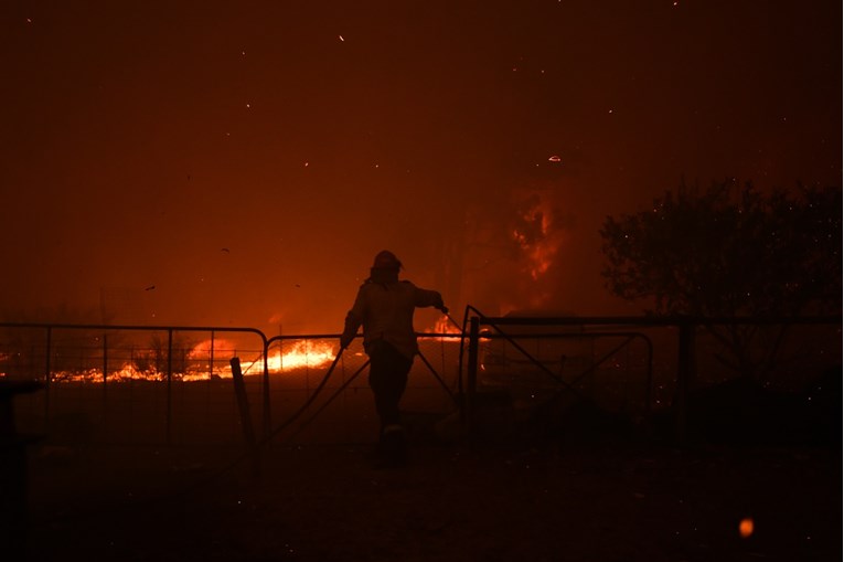 Požari u Australiji i dalje gore unatoč jakim kišama